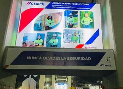 Anuncio Luminoso con lona traslucida y bastidor medidas 2 mts por 1.20 mts